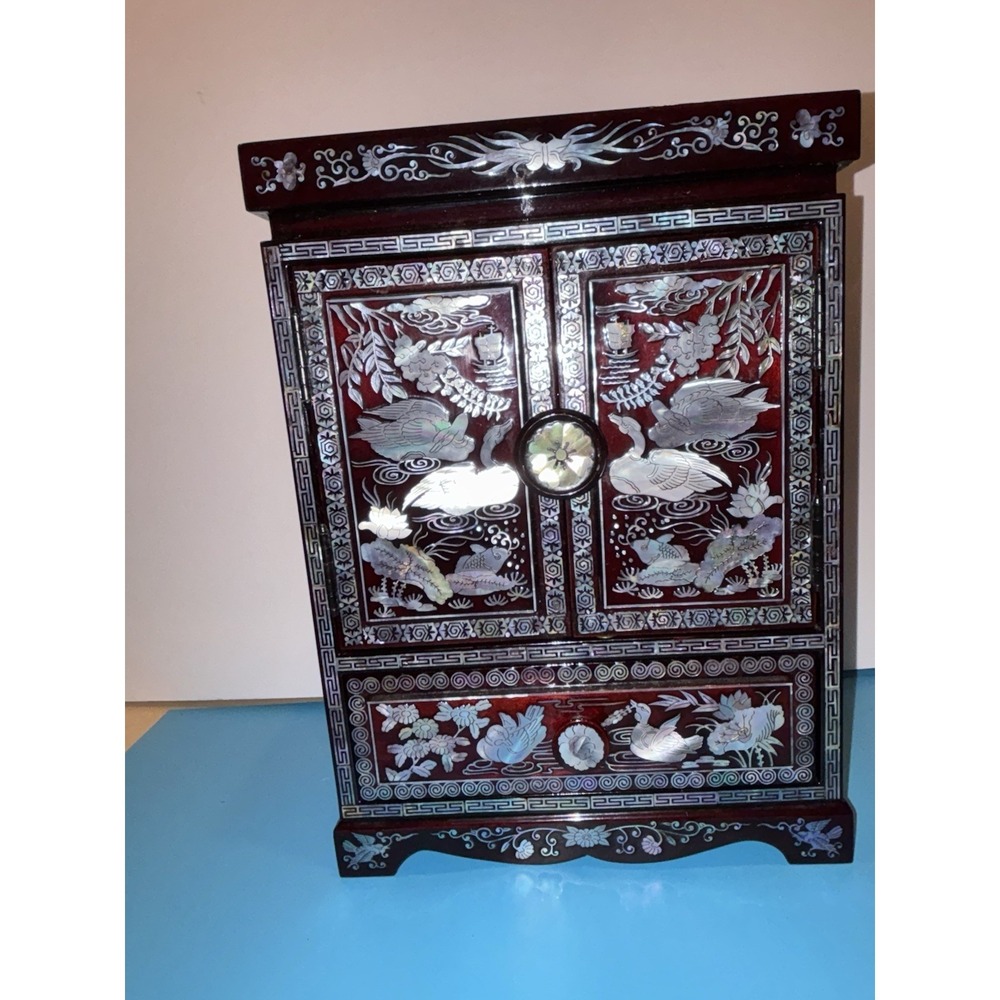 Vintage Laquer Mother of Pearl Inlaid Jewelry Box (Najeonchilgi)